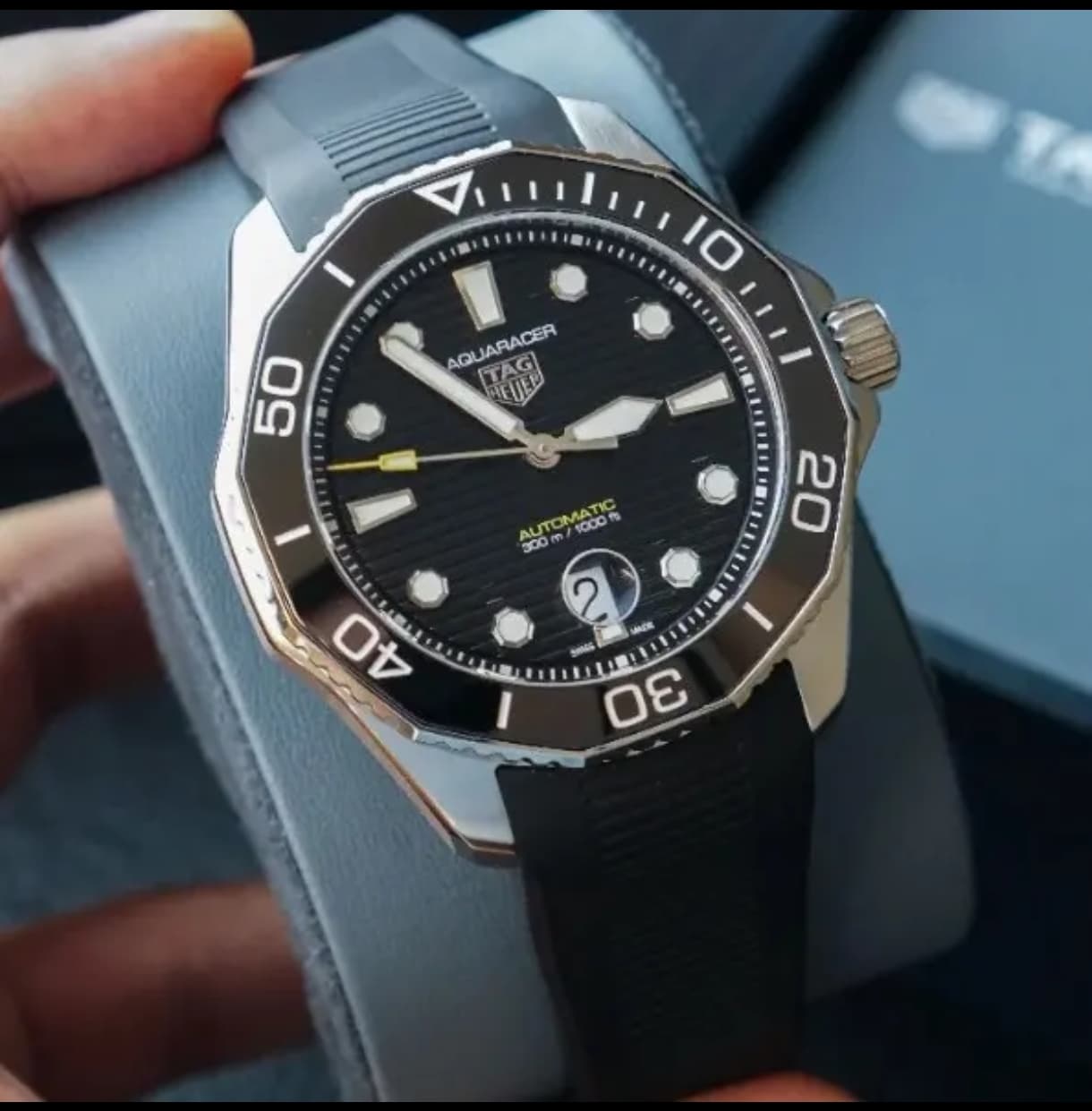 Gambar dari TAG Heuer Aquaracer WBP201A.FT6197 Automatic Black Dial Rubber Strap