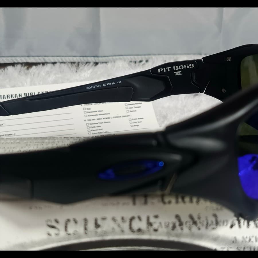 Gambar dari Oakley Pit Boss II Sunglasses Matte Black Frame Polarized Deep Blue Lenses