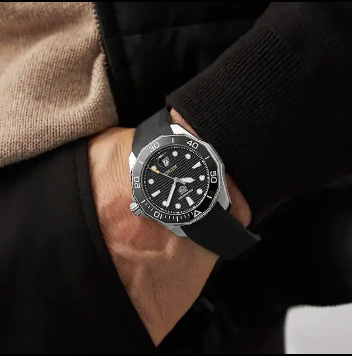 Gambar dari TAG Heuer Aquaracer WBP201A.FT6197 Automatic Black Dial Rubber Strap