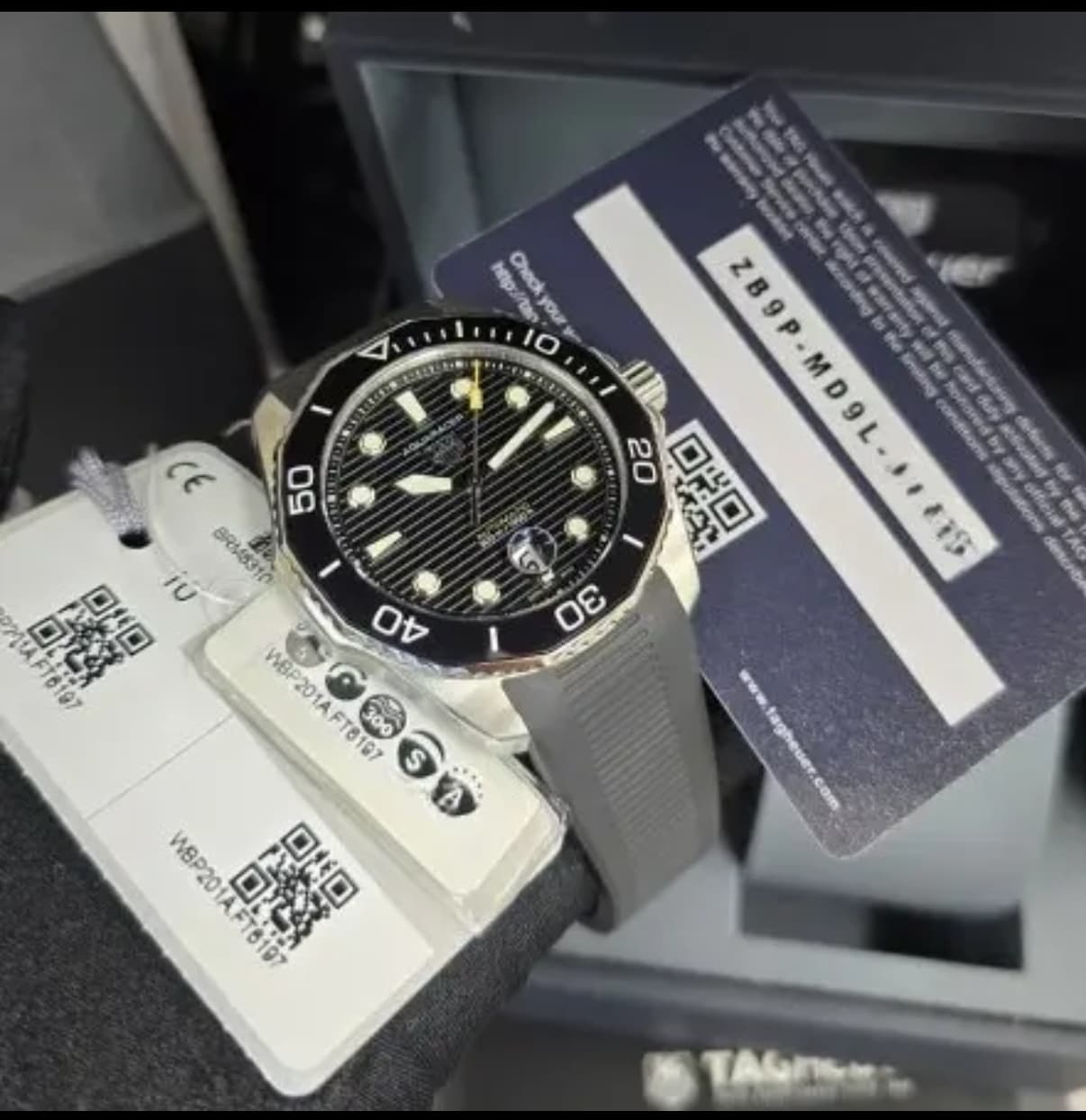 Gambar dari TAG Heuer Aquaracer WBP201A.FT6197 Automatic Black Dial Rubber Strap
