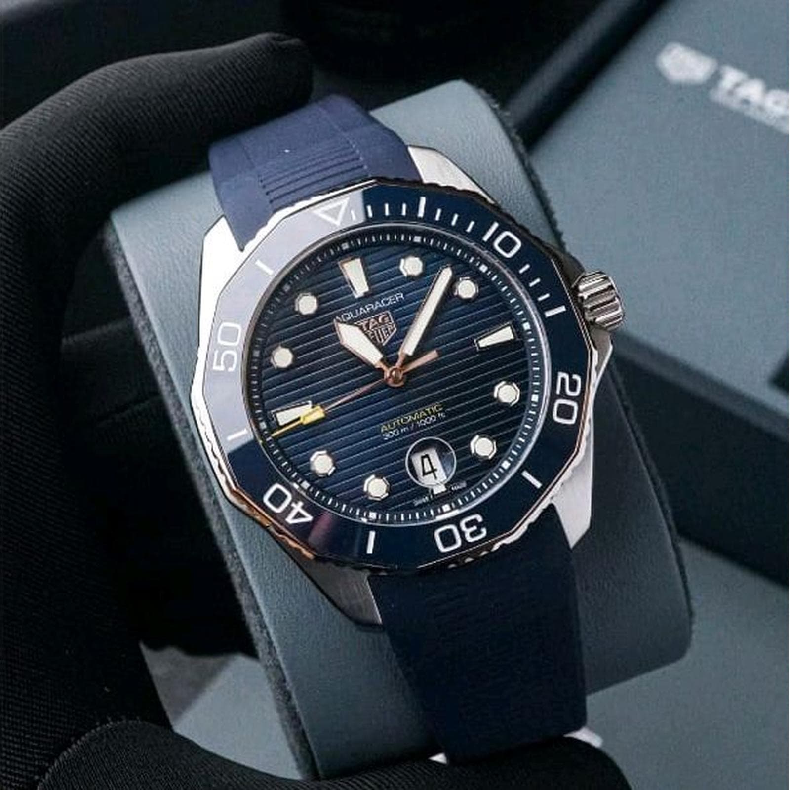 Gambar dari TAG Heuer Aquaracer WBP201B.FT6198 Automatic Blue Dial Rubber Strap